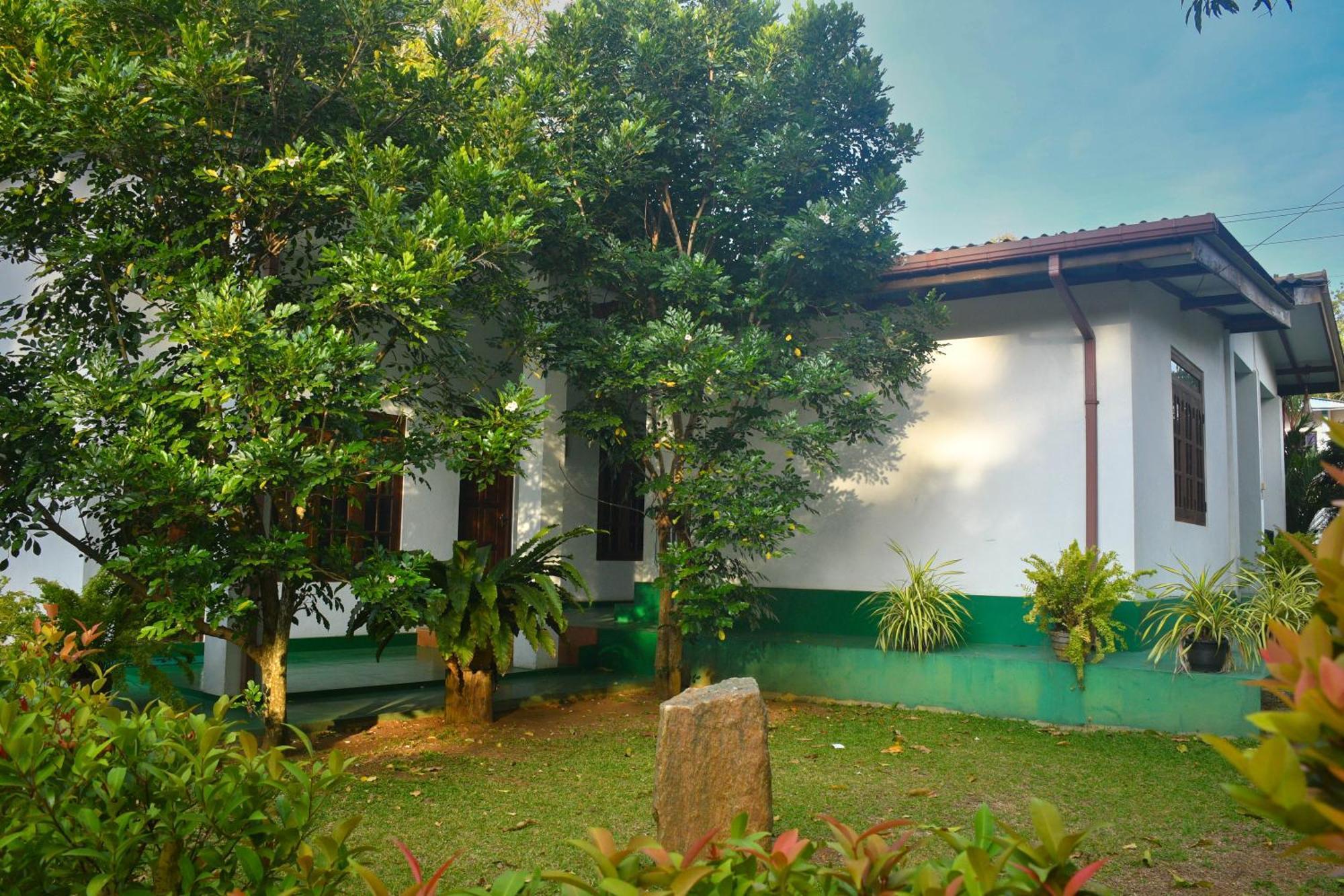 White Eagle Hotel Sigiriya Esterno foto