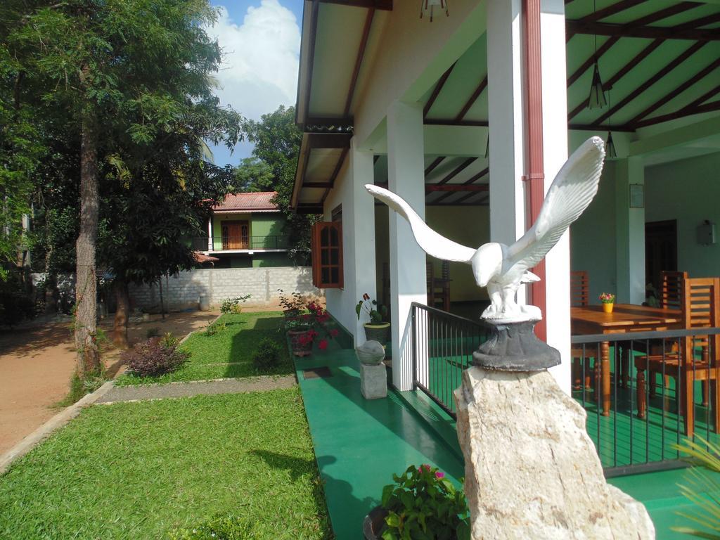 White Eagle Hotel Sigiriya Esterno foto