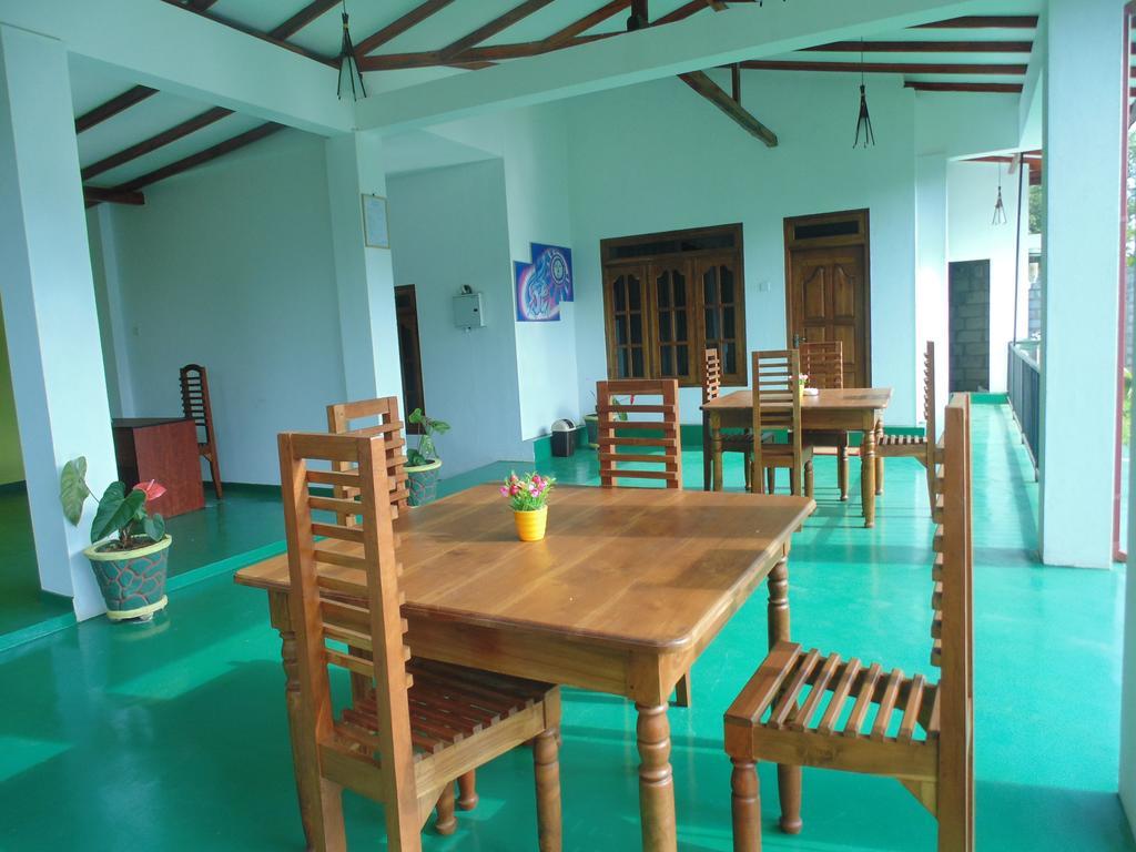 White Eagle Hotel Sigiriya Esterno foto